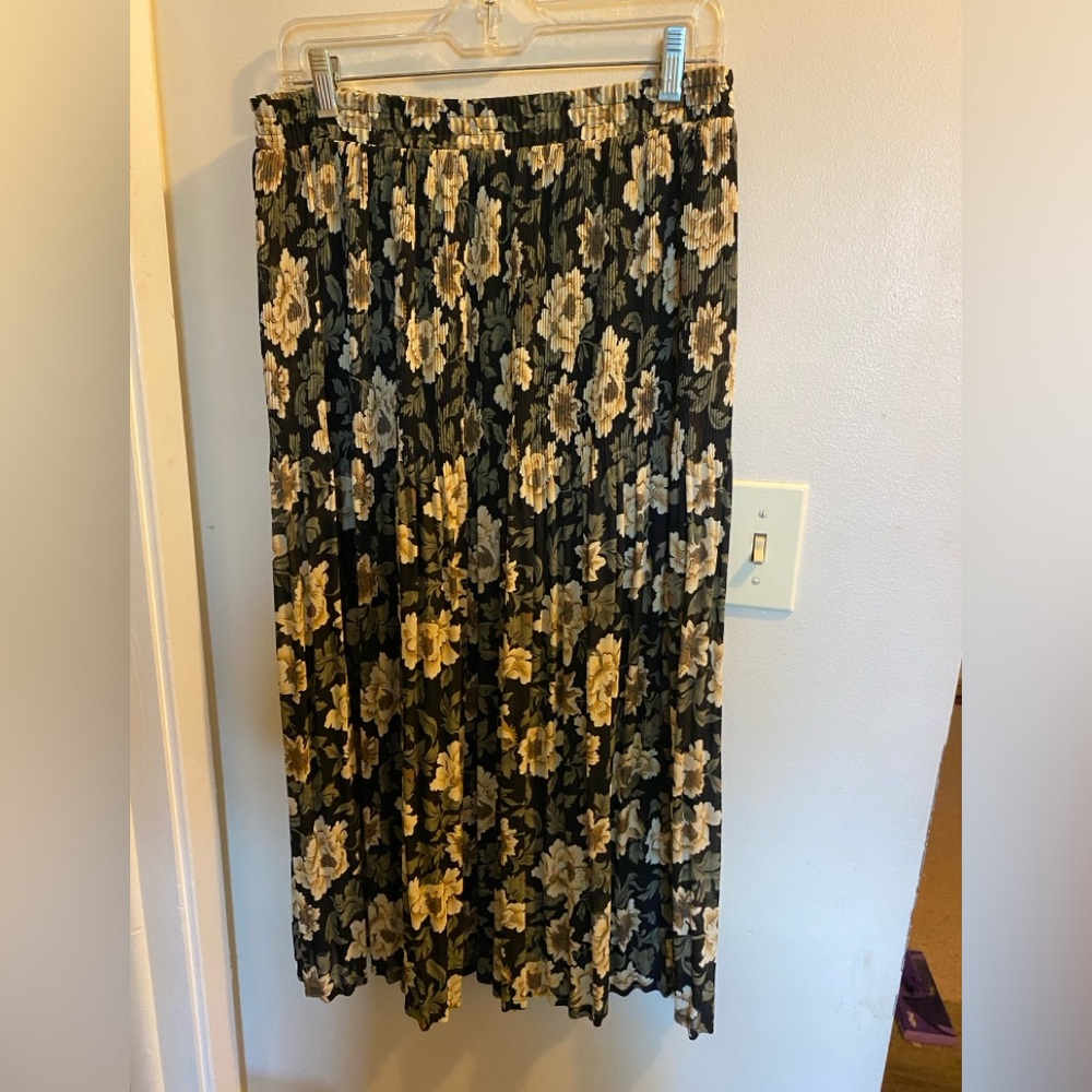 Prophecy floral skirt size S